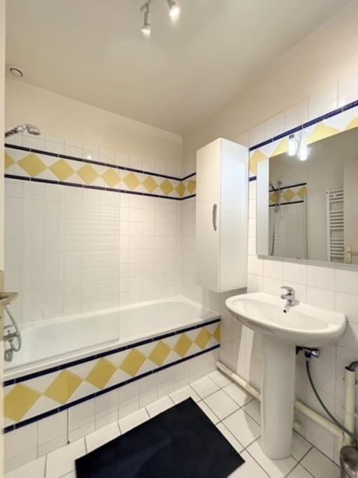 Appartement Au Coeur De Троа Екстериор снимка